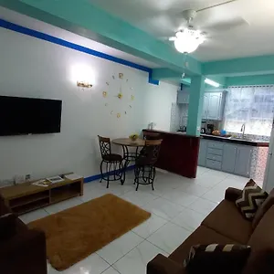 Cozy Vacation Retreat With Free Parking , Roseau Dominica
